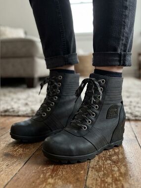 Sorel Lexie Black Canvas and Leather Lace Up Wedge Ankle Boot Size 9